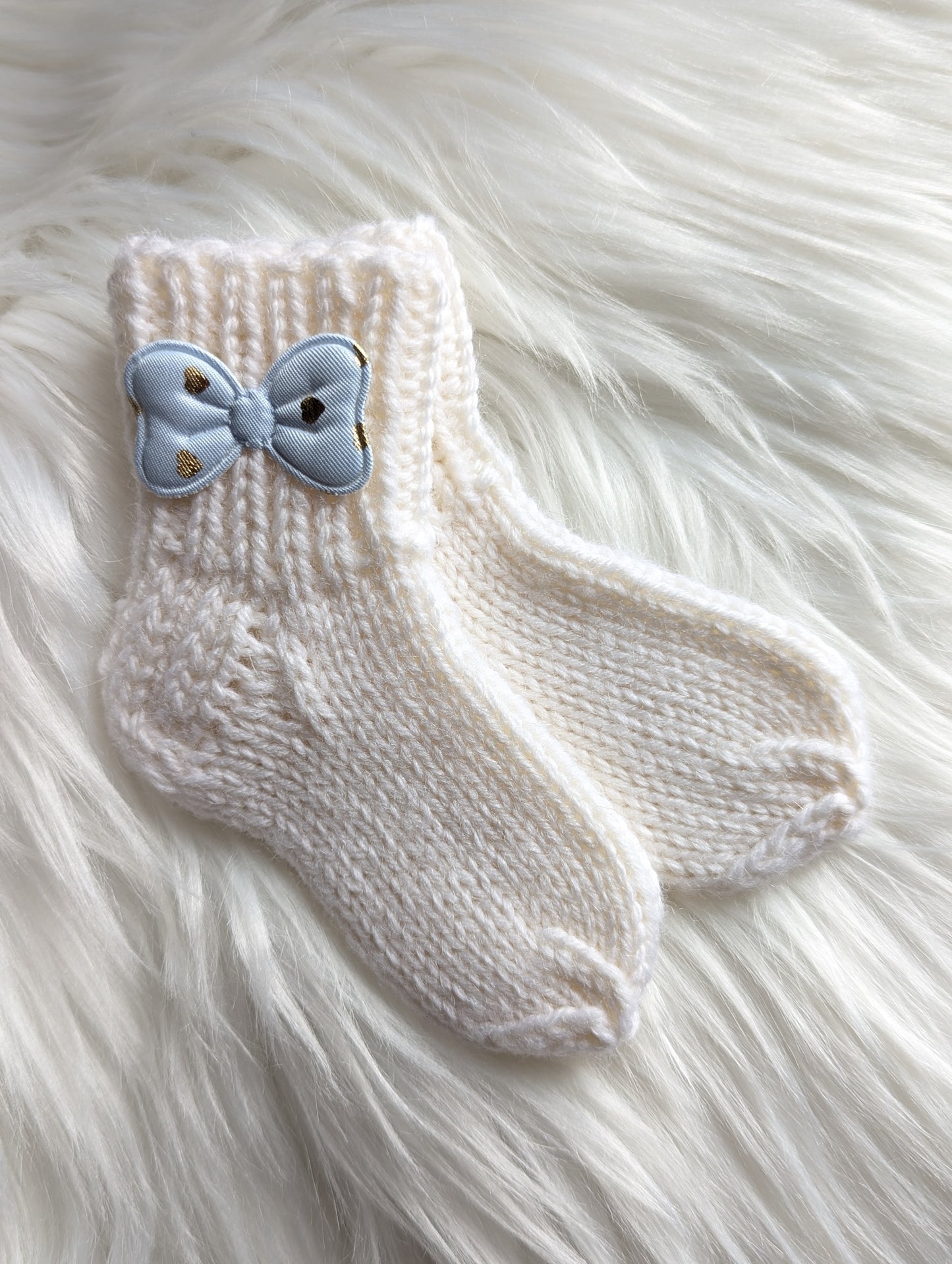 Baby socks with ribbon
