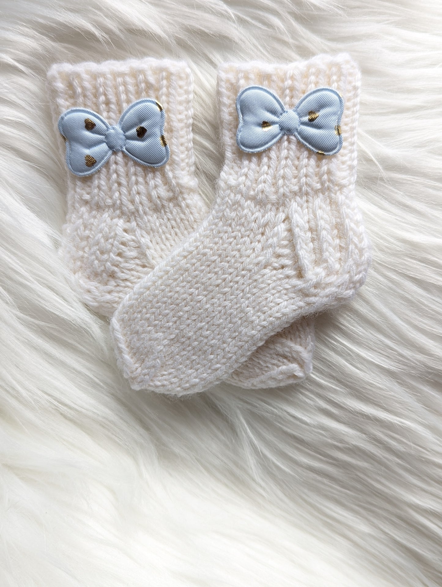 Baby socks with ribbon
