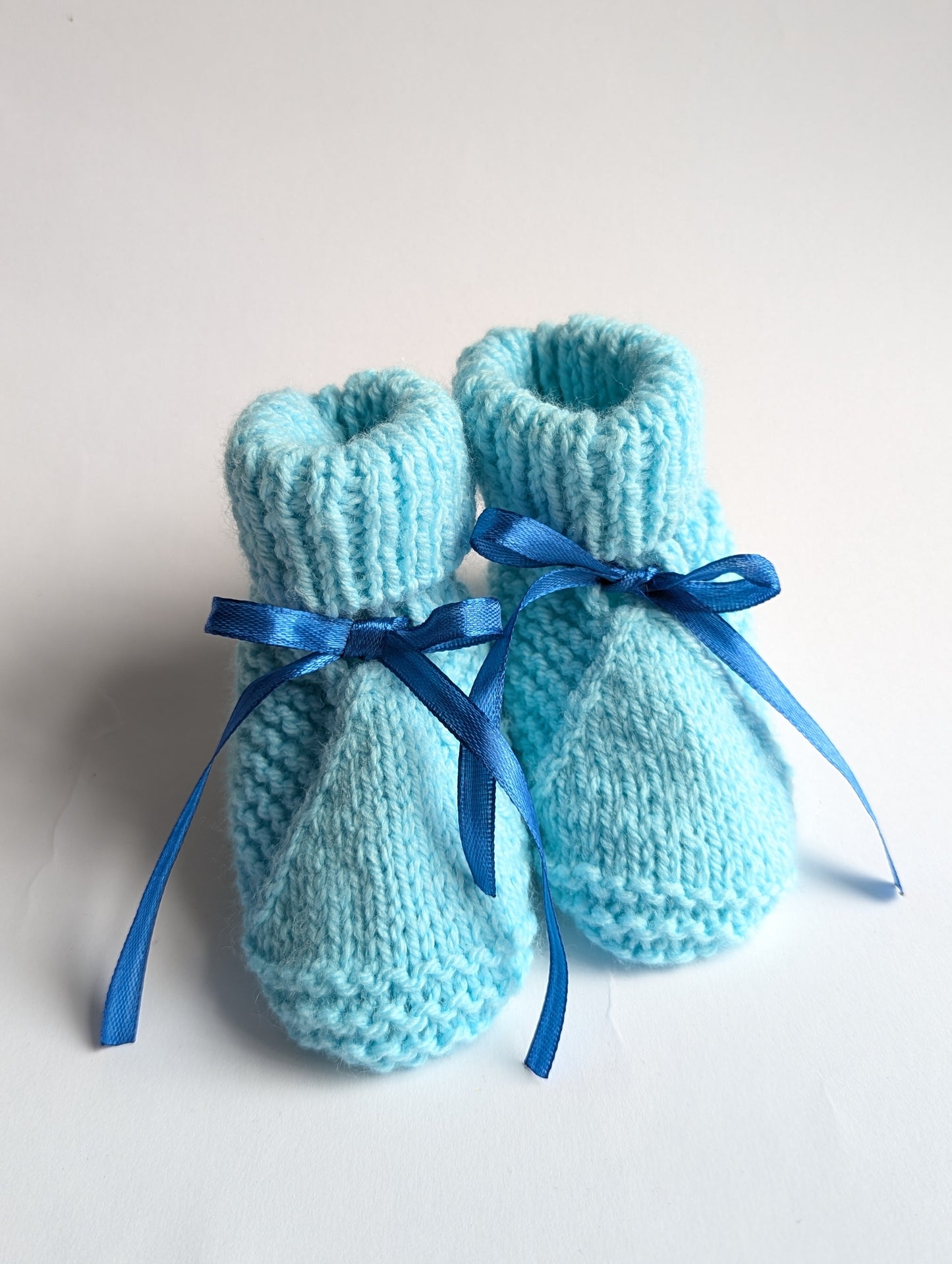 Knitted baby shoe